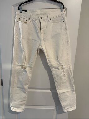 White Abercrombie & Fitch Distressed Jeans